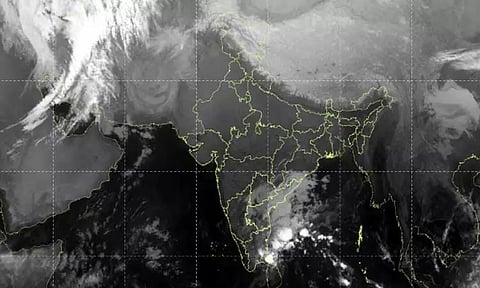 இலங்கை நோக்கி நகரும் காற்றழுத்தம்; தமிழகத்தில் 4 மாவட்டங்களுக்கு ஆரஞ்சு அலர்ட்