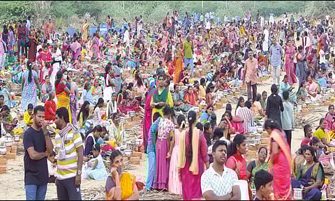 ரஸ்தாகாடு கடற்கரையில் 3,006 பானைகளுடன் நடைபெற்ற சமத்துவ பொங்கல் விழா