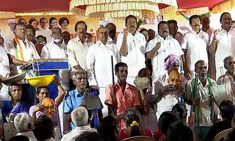 சென்னையில் காங்கிரஸ் கட்சியினர் உண்ணாவிரதம்