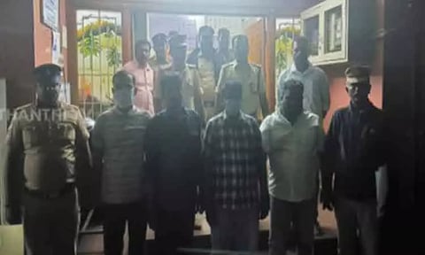 போலீஸ் எனக்கூறி ரியல் எஸ்டேட் அதிபரிடம் பணம் பறிக்க முயற்சி - 4 பேர் கைது