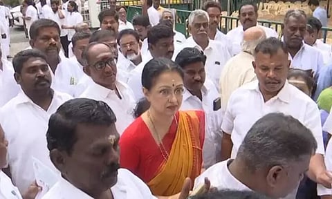 அதிமுக வேட்பாளர் நேர்காணல்: நடிகை கவுதமி வருகை