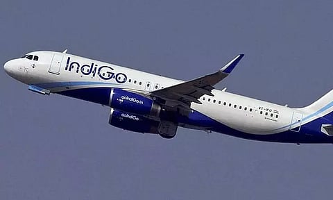 பெங்களூரு புறப்பட்ட இண்டிகோ விமானம் வாரணாசியில் அவசர அவசரமாக தரையிறக்கம்