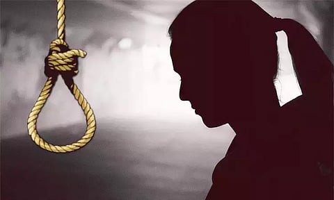 வரதட்சணை கொடுமை: இளம்பெண் தூக்கிட்டு தற்கொலை