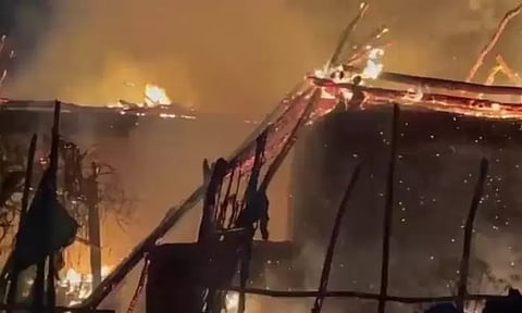 ஆந்திரா: மின் கசிவால் தீ விபத்து - 40 வீடுகள் எரிந்து நாசம்