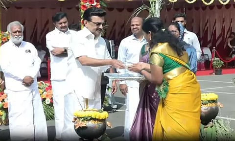 தலைமைச் செயலக ஊழியர்களுடன் பொங்கல் கொண்டாடிய முதல்-அமைச்சர் மு.க.ஸ்டாலின்