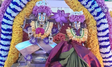 சிறப்பு அலங்காரத்தில் அம்மையப்பர்