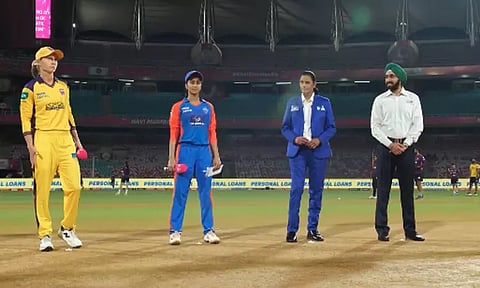 மகளிர் பிரீமியர் லீக்: உ.பி.க்கு எதிராக டாஸ் வென்ற டெல்லி பந்து வீச்சு தேர்வு