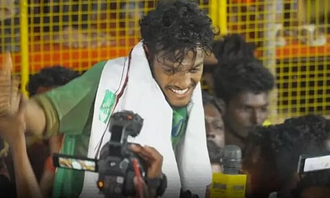 அவனியாபுரம் ஜல்லிக்கட்டு நிறைவு: முதலிடம் பிடித்த வீரருக்கு கார் பரிசு