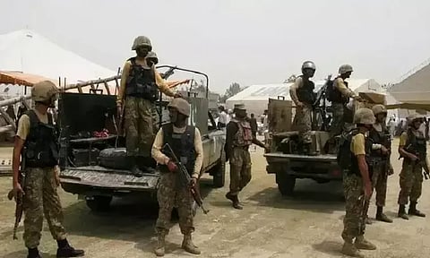 பாகிஸ்தான்: வங்கியில் கொள்ளை முயற்சி; 12 பயங்கரவாதிகளை சுட்டு வீழ்த்திய பாதுகாப்பு படை