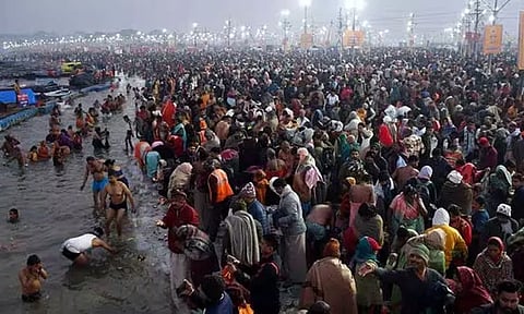 மகாமேளா: திரிவேணி சங்கமத்தில் ஒரே நாளில் 3 கோடி பக்தர்கள் புனித நீராடல்