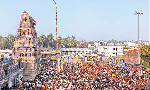 ஆனைமலை மாசாணியம்மன் கோவிலில் குண்டம் திருவிழா: கொடியேற்றத்துடன் தொடங்கியது - திரளான பக்தர்கள் பங்கேற்பு