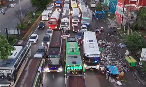 பொங்கல் விடுமுறை முடிந்து சென்னை திரும்பும் மக்கள்.. கிளாம்பாக்கத்தில் போக்குவரத்து நெரிசல்