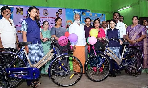 சென்னையில் 604 மாணவிகளுக்கு சைக்கிள்கள் - அமைச்சர் சேகர்பாபு வழங்கினார்