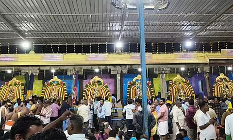 விடிய, விடிய வீதியுலா... சீர்காழி அருகே 11 பெருமாள்கள் தங்க கருட சேவை உற்சவம்