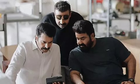 மம்முட்டி படத்தின் முதல் டிக்கெட்டை வாங்கிய மோகன்லால்