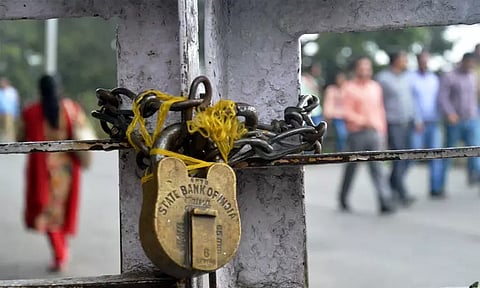 வங்கி ஊழியர்கள் வருகிற 27-ந்தேதி நாடு தழுவிய வேலைநிறுத்தம்