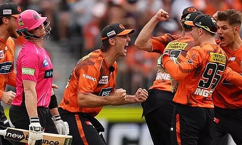 பிக்பாஷ் லீக் இறுதிப்போட்டி : சிட்னி அணிக்கு எதிராக பெர்த் பந்துவீச்சு தேர்வு