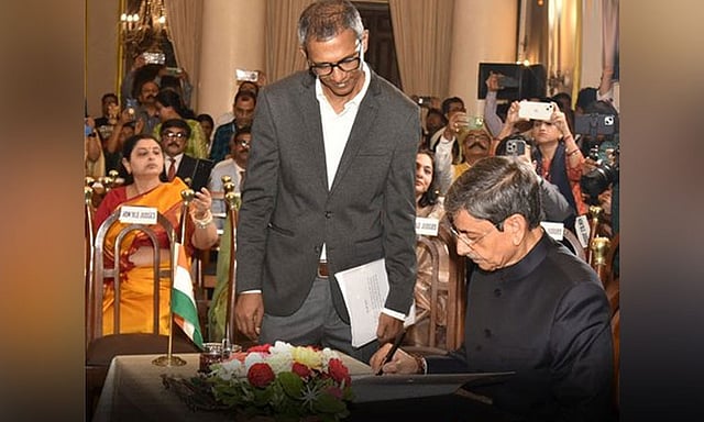 மேற்கு வங்காள கவர்னராக பதவியேற்றார் ஆர்.என்.ரவி | R.N. Ravi sworn in as ...