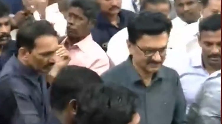 லண்டன் பயணம் நிறைவு: திமுக தலைவர் மு.க.ஸ்டாலின் சென்னை வருகை- தொண்டர்கள் உற்சாக வரவேற்பு
