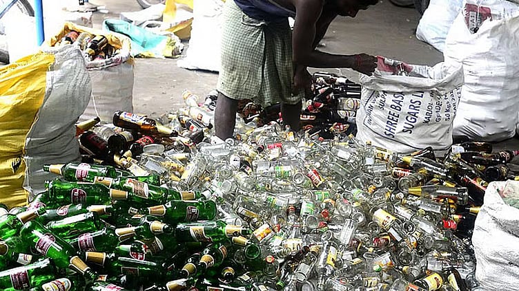 காலி மது பாட்டிலுக்கு ரூ.10-க்கு பதிலாக ரூ.8 வழங்கியதால் தகராறு: தட்டி கேட்டவருக்கு மண்டை உடைப்பு