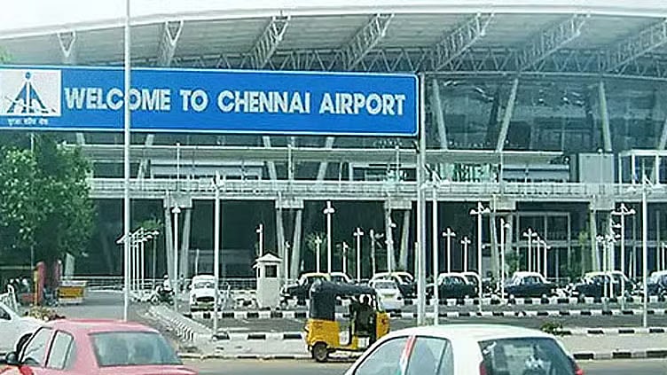சென்னை விமான நிலையத்தில் ரூ.4 கோடி உயர்ரக கஞ்சா பறிமுதல்: பட்டதாரி வாலிபர் கைது