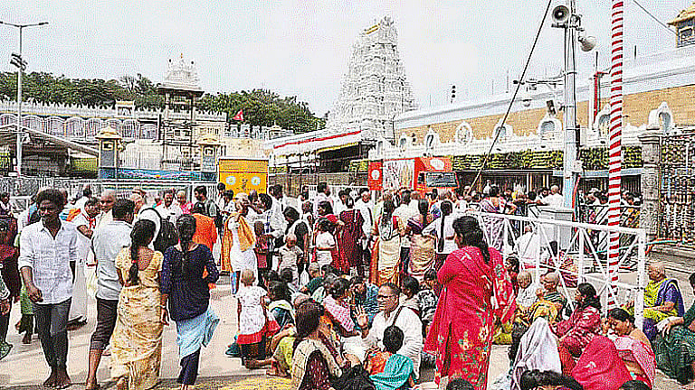 திருப்பதியில் ஒரே நாளில் 90 ஆயிரம் பக்தர்கள் தரிசனம்: 4.05 கோடி உண்டியல் காணிக்கை