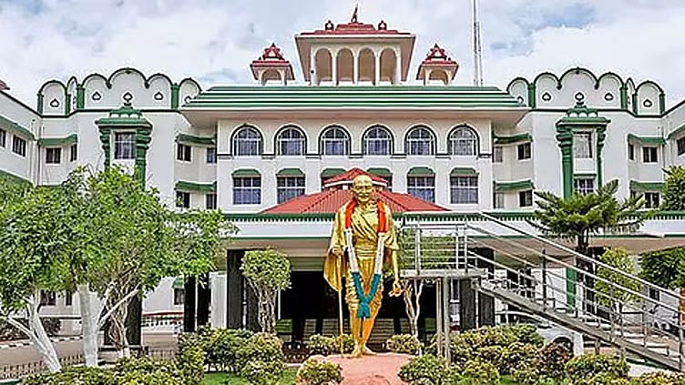 பெண் பணியாளர்களுக்கு மாதவிடாய் கால விடுப்பு ...தமிழக அரசுக்கு ஐகோர்ட் பரிந்துரை