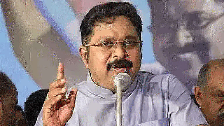 நீட் தேர்வை எதிர்த்து காங்கிரஸ் போராடுவது அரசியல் கேலிக்கூத்து - டிடிவி தினகரன்