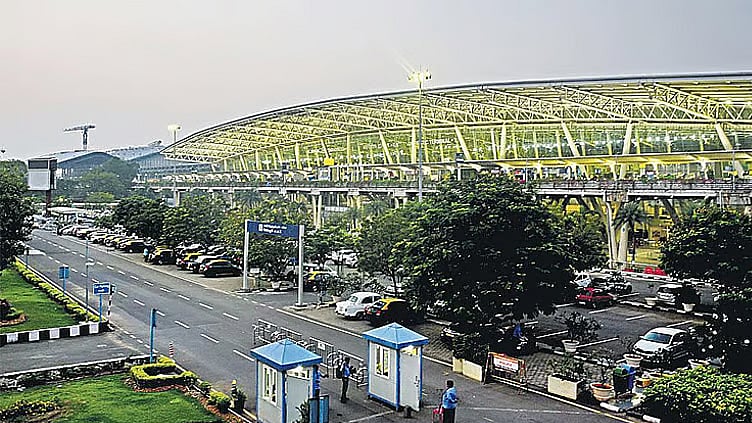 சென்னை விமான நிலைய 2-ம் கட்ட விரிவாக்க பணிகள் தீவிரம்