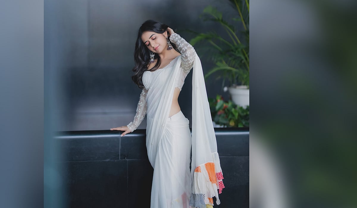 நடிகை ஆஷிகாவின் லேட்டஸ்ட் கிளிக்ஸ்..!