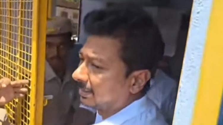 பாளையங்கோட்டை சிறையில் உள்ள திமுக எம்.எல்.ஏ.வை சந்தித்த உதயநிதி ஸ்டாலின்