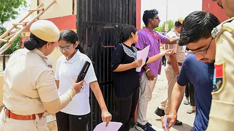 'நீட்' வினாத்தாள் கசிவு : குற்றவாளிகளுக்கு அதிக தண்டனை விதிக்கும் மசோதா இன்று தாக்கல்