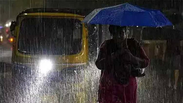 12 மாவட்டங்களில் நள்ளிரவு 1 மணி வரை மழைக்கு வாய்ப்பு