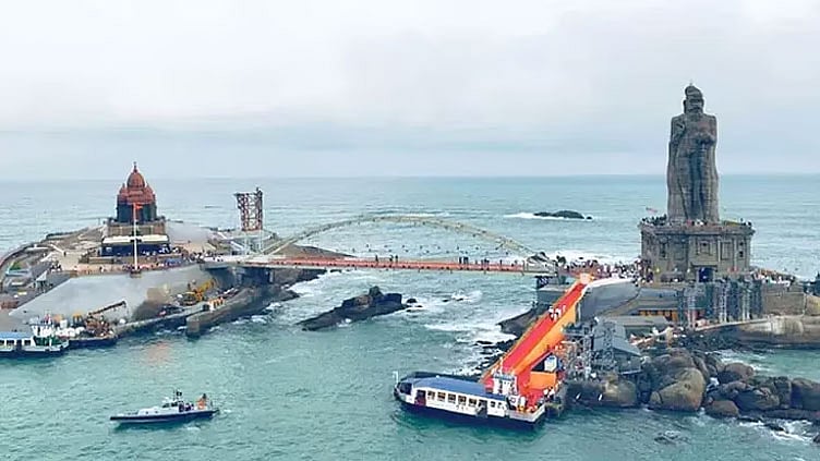 கன்னியாகுமரியில் கடல் நீர்மட்டம் தாழ்வு: படகு சேவை தற்காலிக நிறுத்தம்!