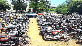 சென்னையில் கேட்பாரற்று கிடந்த 5,543 வாகனங்கள் மின்னணு முறையில் ஏலம்
