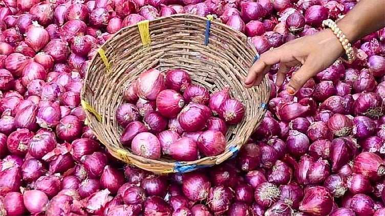 தமிழகம் முழுவதும் ரேஷன் கடைகளில் வெங்காயம் விற்பனை