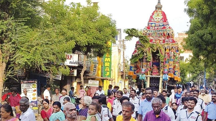 திருச்செந்தூர் வெயிலுகந்தம்மன் கோவிலில் ஆவணி திருவிழா தேரோட்டம்