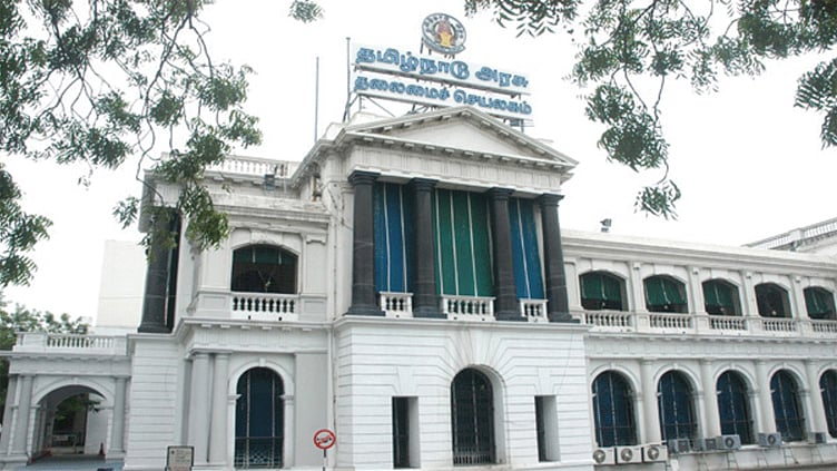 தீவுத்திடலில் பட்டாசு விற்பனை செய்ய தனி இடம் வழங்க பரிசீலனை: ஐகோர்ட்டில் அரசு தகவல்
