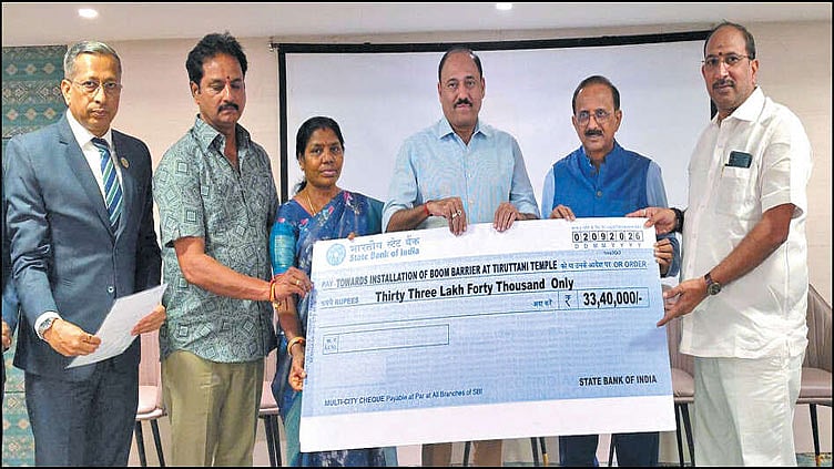 திருத்தணி முருகன் கோவிலுக்கு ரூ.33 லட்சம் நன்கொடை