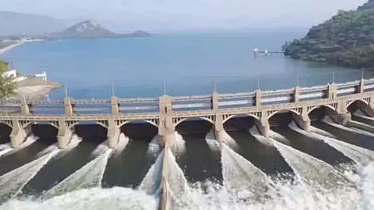 மேட்டூர் அணைக்கு நீர்வரத்து சரிவு: 91.50 அடியாக குறைந்தது நீர்மட்டம் - டெல்டா பாசனத்திற்கு 12,000 கன அடி தண்ணீர் திறப்பு
