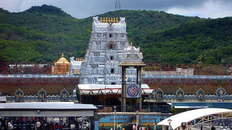 திருப்பதி ஏழுமலையான் கோவிலில் வருடாந்திர பிரம்மோற்சவ விழா; கொடியேற்றத்துடன் நாளை தொடங்குகிறது