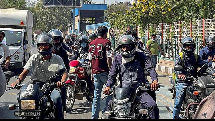 சவாரிக்கு முன்பே டிப்ஸ் வசூலிக்கக்கூடாது; டாக்சி நிறுவனங்களுக்கு மத்திய அரசு உத்தரவு