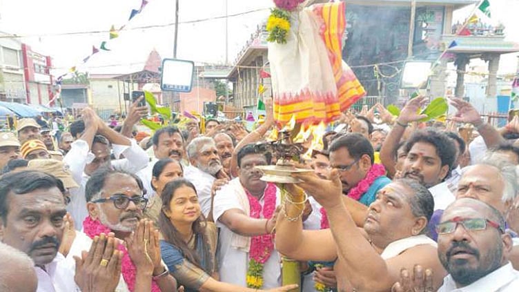 திருவண்ணாமலை கோவிலில் கார்த்திகை தீபவிழாவுக்கு பந்தல்கால் நடப்பட்டது; பக்தர்கள் தரிசனம்