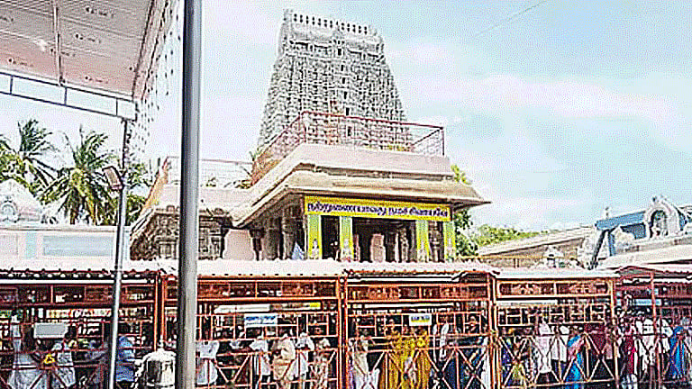 வார விடுமுறை: திருவண்ணாமலையில் 3 மணி நேரம் காத்திருந்து பக்தர்கள் தரிசனம்