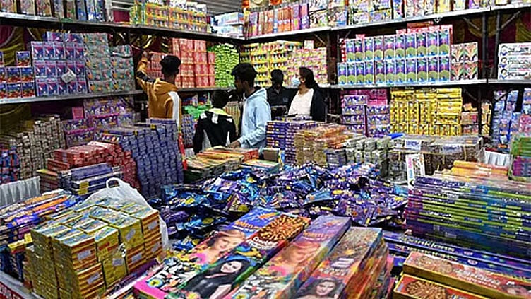 தீபாவளி பண்டிகையை முன்னிட்டு தற்காலிக பட்டாசு கடை அமைக்க விண்ணப்பிக்கலாம் - திருப்பூர் கலெக்டர் தகவல்