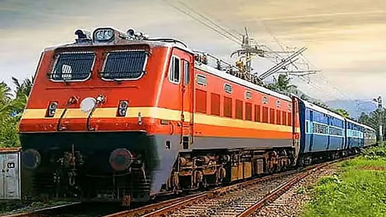 திருவனந்தபுரம்-மேற்கு வங்கம் இடையே போத்தனூர் வழியாக சிறப்பு ரெயில்