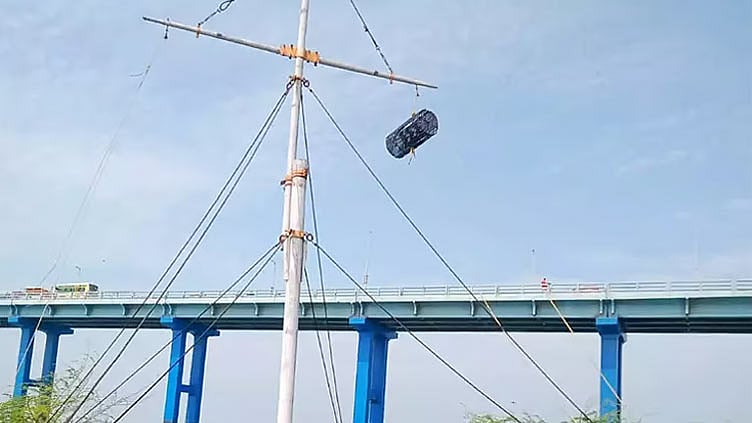 வங்கக்கடலில் வலுவடைந்த காற்றழுத்த தாழ்வு மண்டலம்; 8 துறைமுகங்களில் புயல் எச்சரிக்கை கூண்டு ஏற்றம்