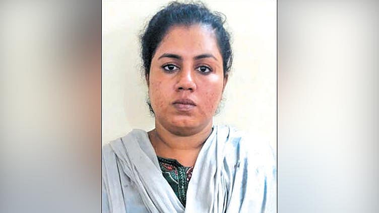 சென்னை: பானி பூரி கடைக்காரரை கட்டையால் தாக்கிய பெண் கைது
