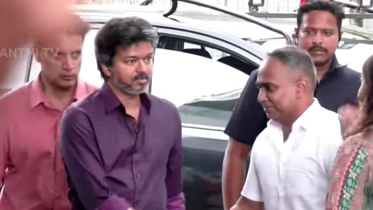 விஎஸ் பாபு உடல் நிலை குறித்து அறிய தனியார் மருத்துவமனைக்கு முதல் அமைச்சர் விஜய் வருகை