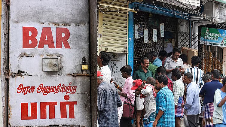 மதுபான பார்களுக்கு அக்.முதல் வாரத்தில் டெண்டர் விட டாஸ்மாக் நிறுவனம் திட்டம்